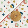 Un baluchon de dessin pour les enfants, pratique, ludique et fabriqué en France. Il est l'accessoire indispensable pour les enfants créatifs en mouvement. Un ensemble à transporter partout. Composé d'une trousse en coton et d'un protège carnet en coton imprimé Bulles | Blanc, D'un carnet, format A5 (14,8 x 21cm) : pour dessiner, 64 pages blanches en papier recyclé, de 115g/m2, Cigogne rouge.